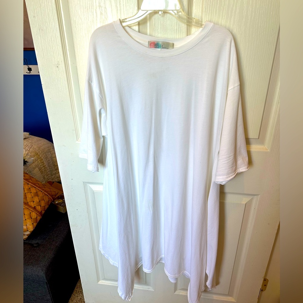 White Women's Top/pool cover/short dress.